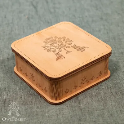 Perforated Box “Owls under the Oak”