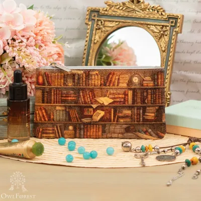 Косметичка кожаная «Книжный шкаф»